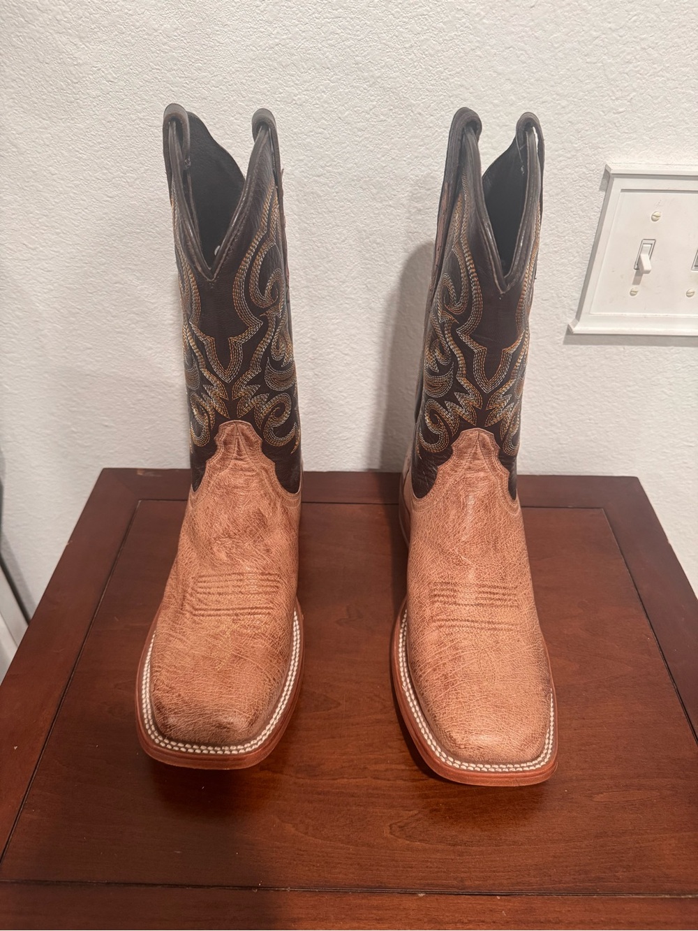 Tony Lamas Women’s Tan Western Cowboy Boots